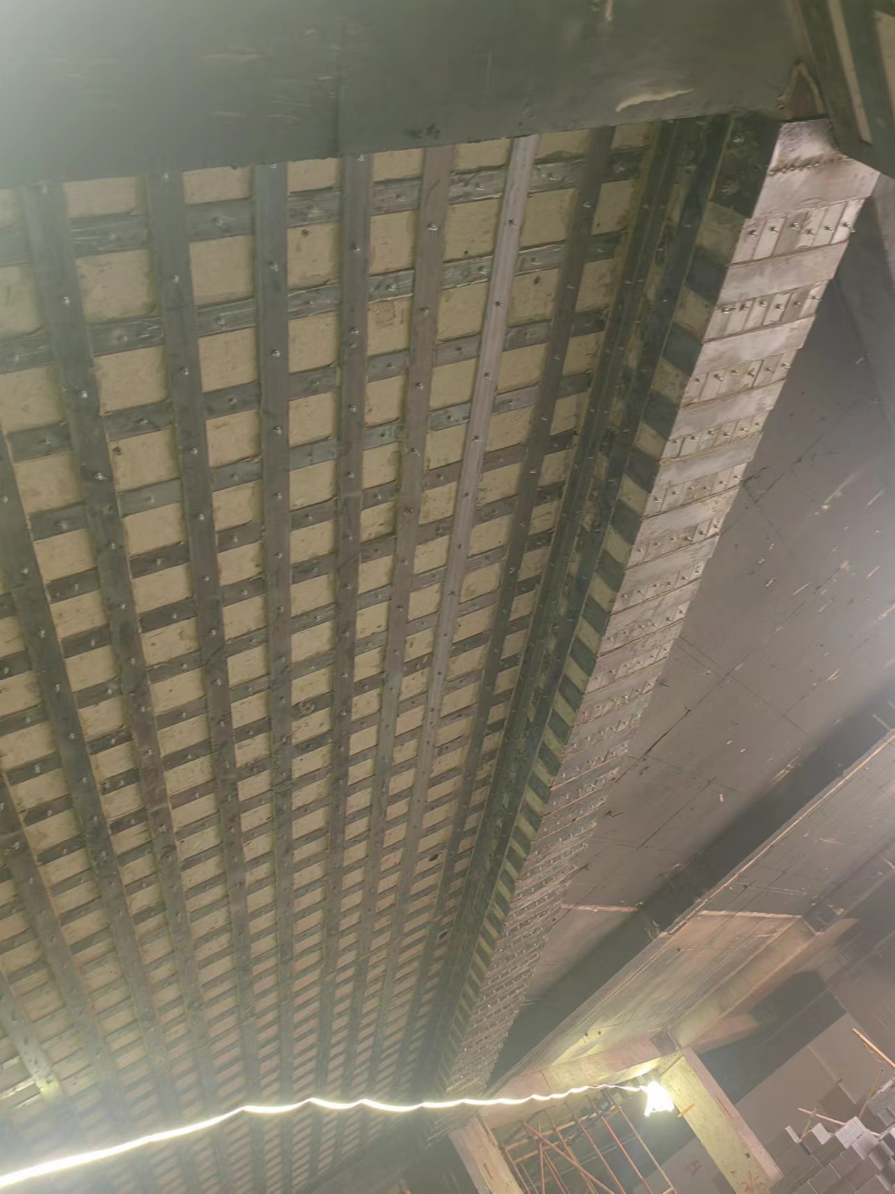 碳纤维布加固施工.jpg