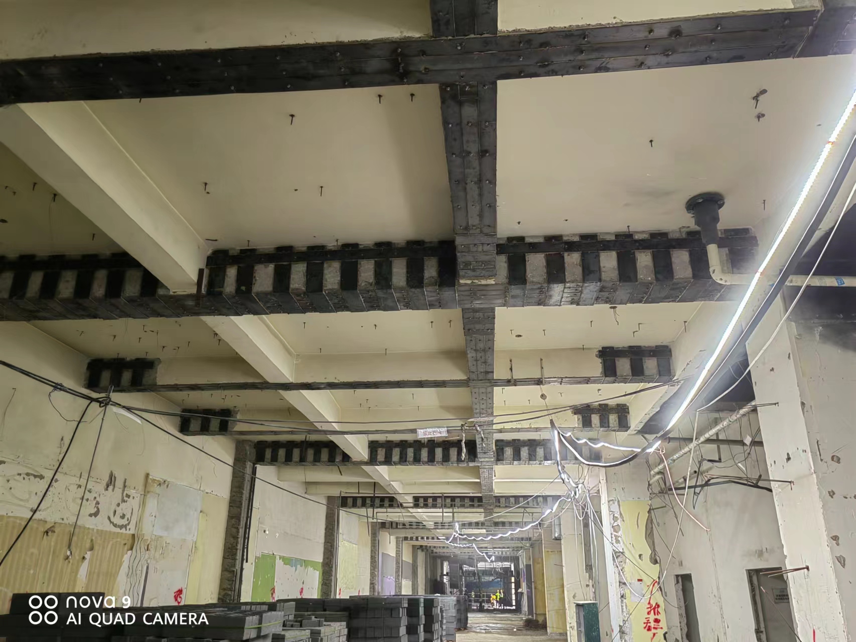 粘钢加固施工 (1).jpg